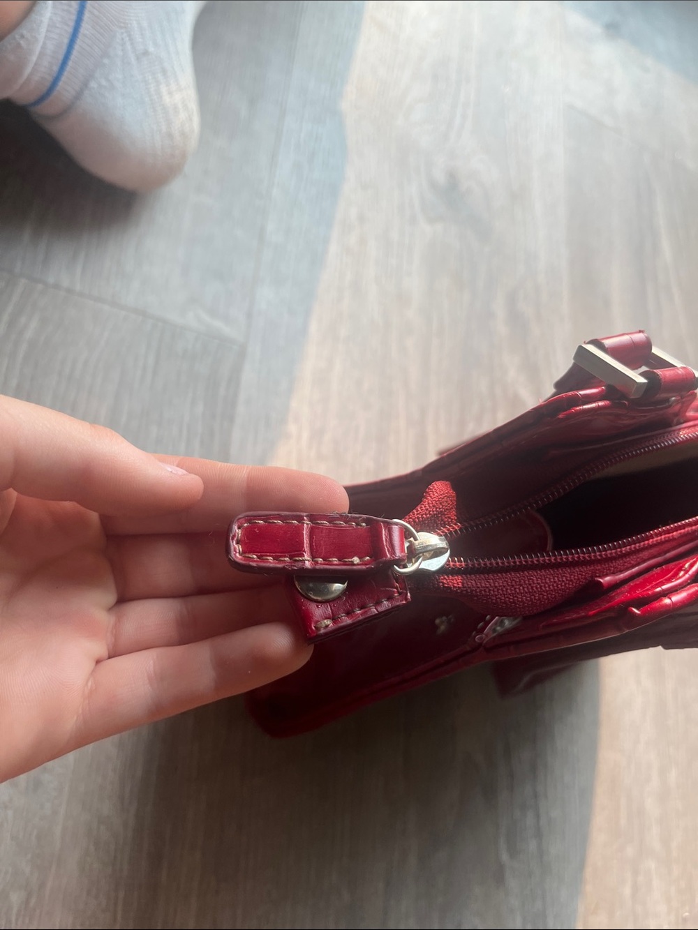 Prada Red Croc-Embossed Shoulder Bag with Triangle Logo - Picture 5 of 7